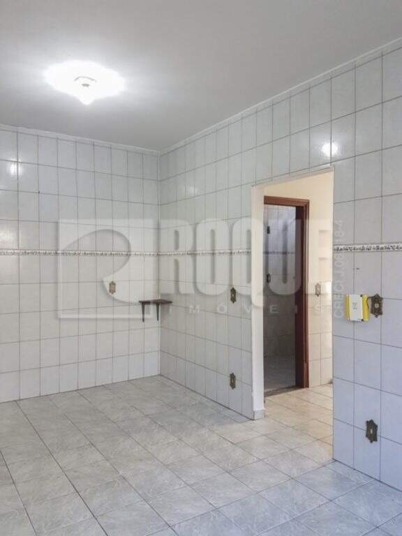 Casa Residencial à venda no bairro Jardim Residencial Recanto Alvorada: Cozinha outra vista