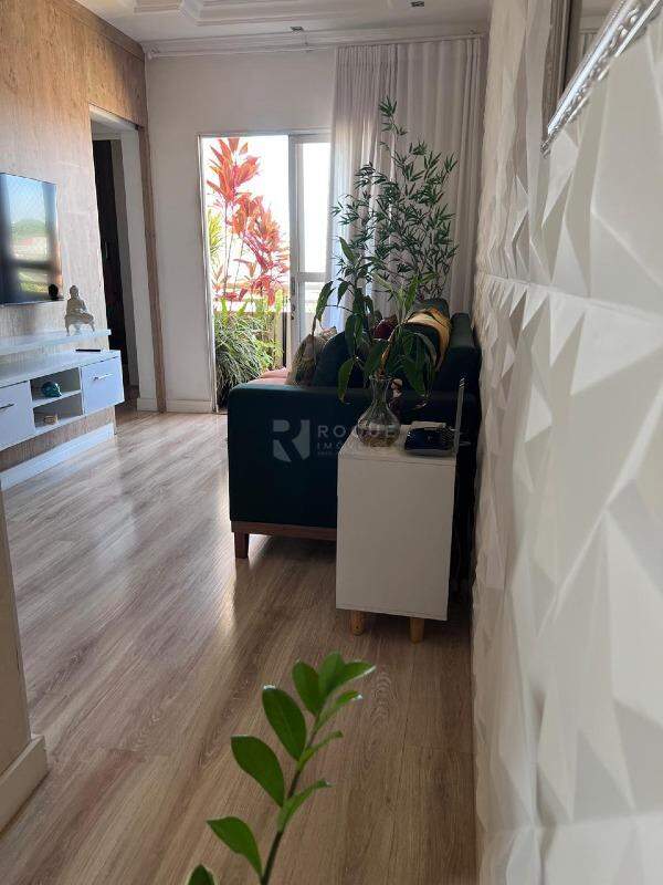 Apartamento à venda no bairro Vila Queiroz: 
