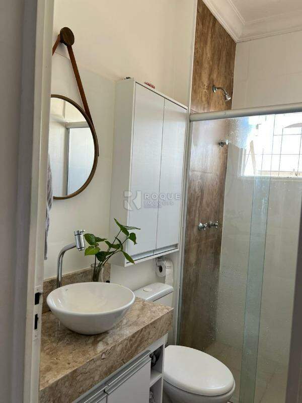 Apartamento à venda no bairro Vila Queiroz: 