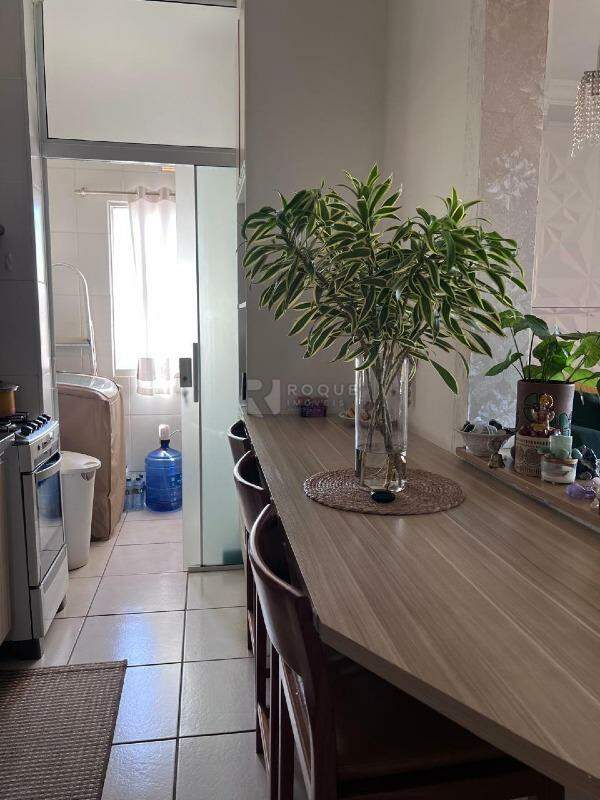 Apartamento à venda no bairro Vila Queiroz: 