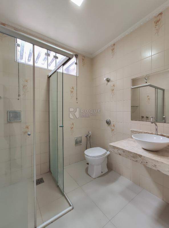 Casa Residencial à venda no bairro Jardim do Lago: WC social 