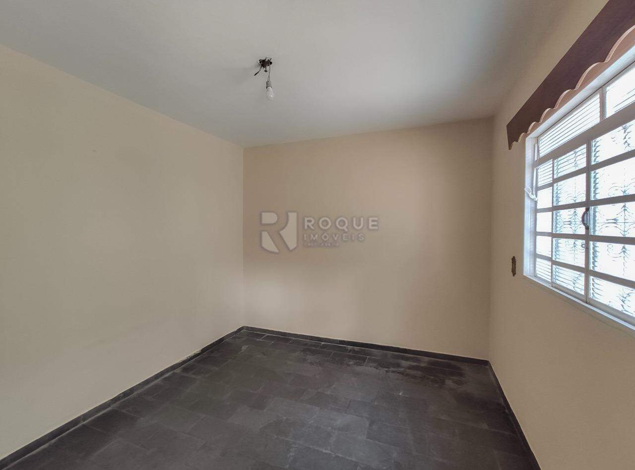Casa Residencial à venda no bairro Jardim do Lago: Despensa fundo 