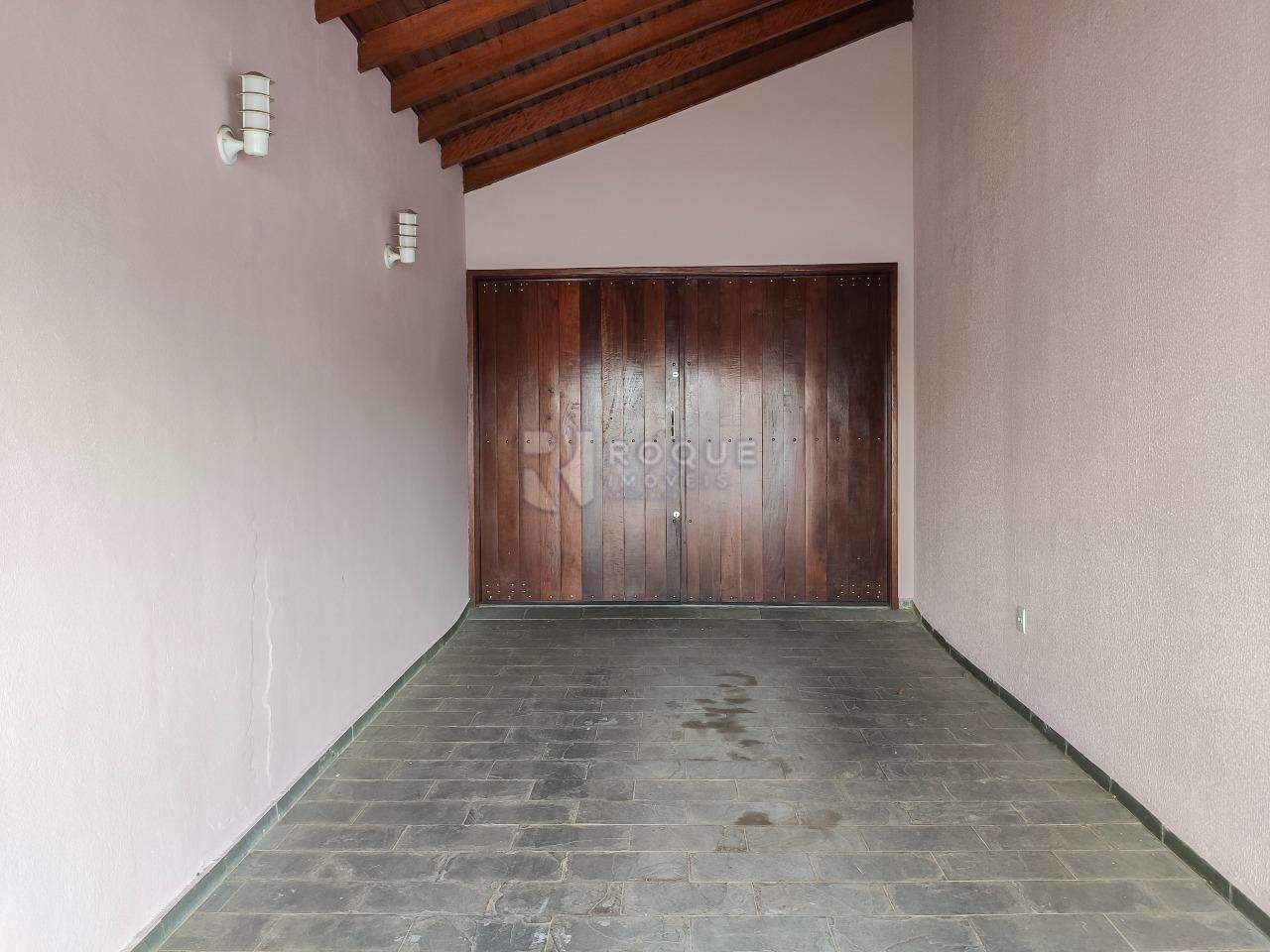 Casa Residencial à venda no bairro Jardim do Lago: Garagem 