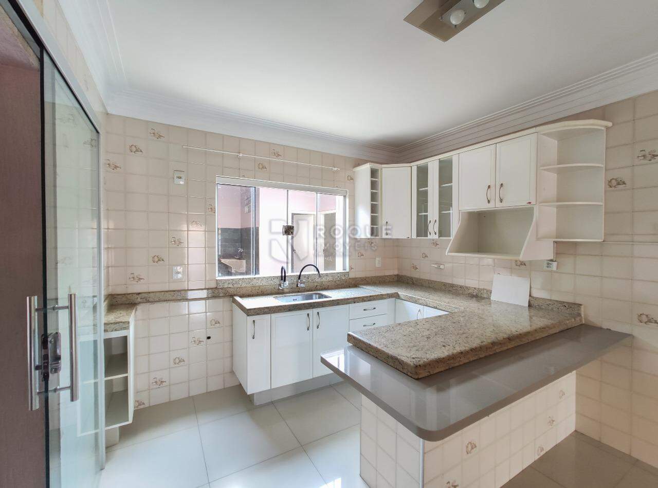 Casa Residencial à venda no bairro Jardim do Lago: Cozinha 