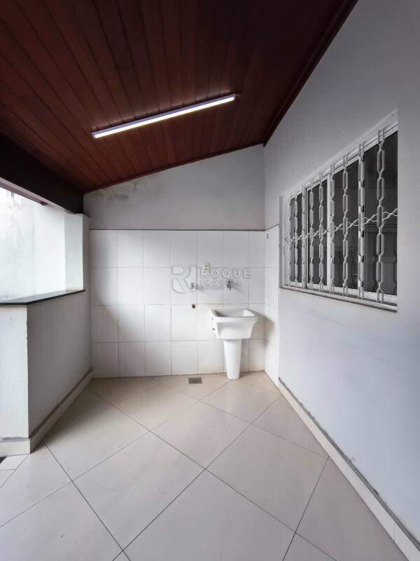 Casa Comercial para aluguel no bairro Centro: ÁREA DE SERVIÇO