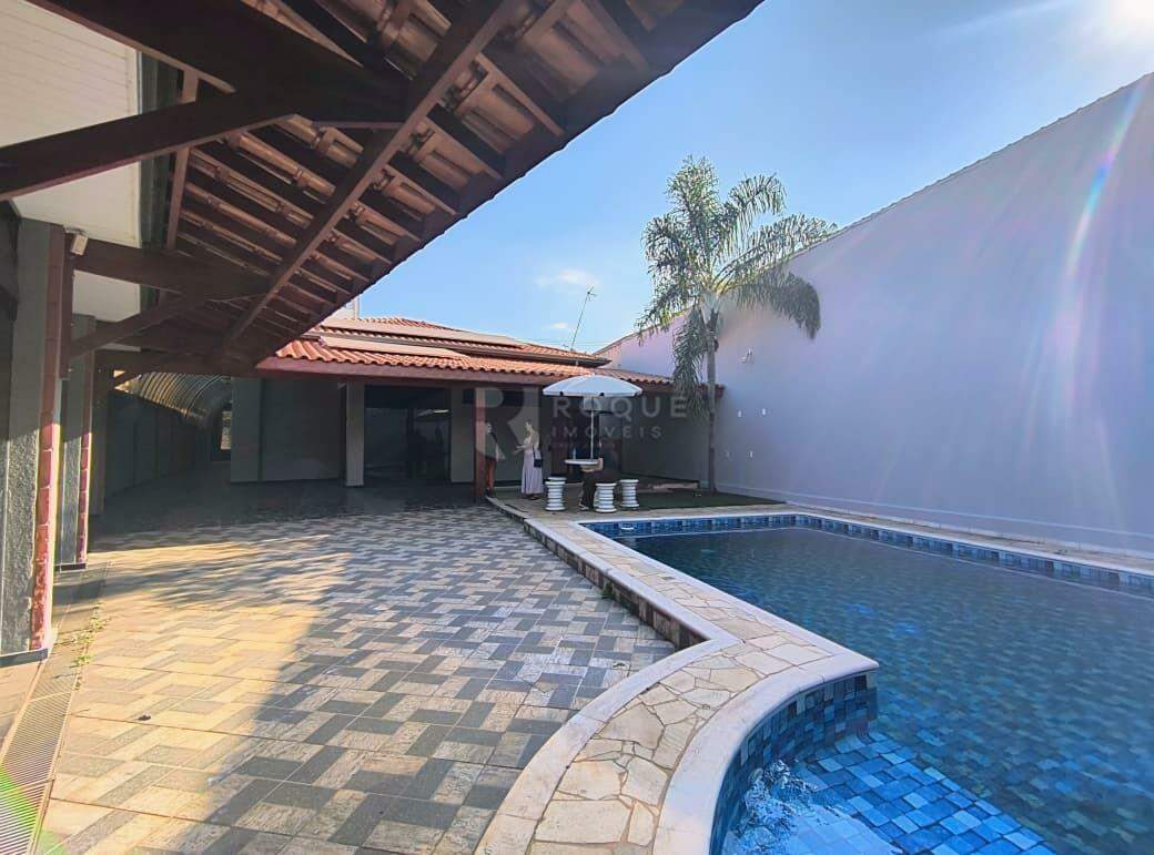 Casa Residencial para aluguel no bairro Centro: Piscina 