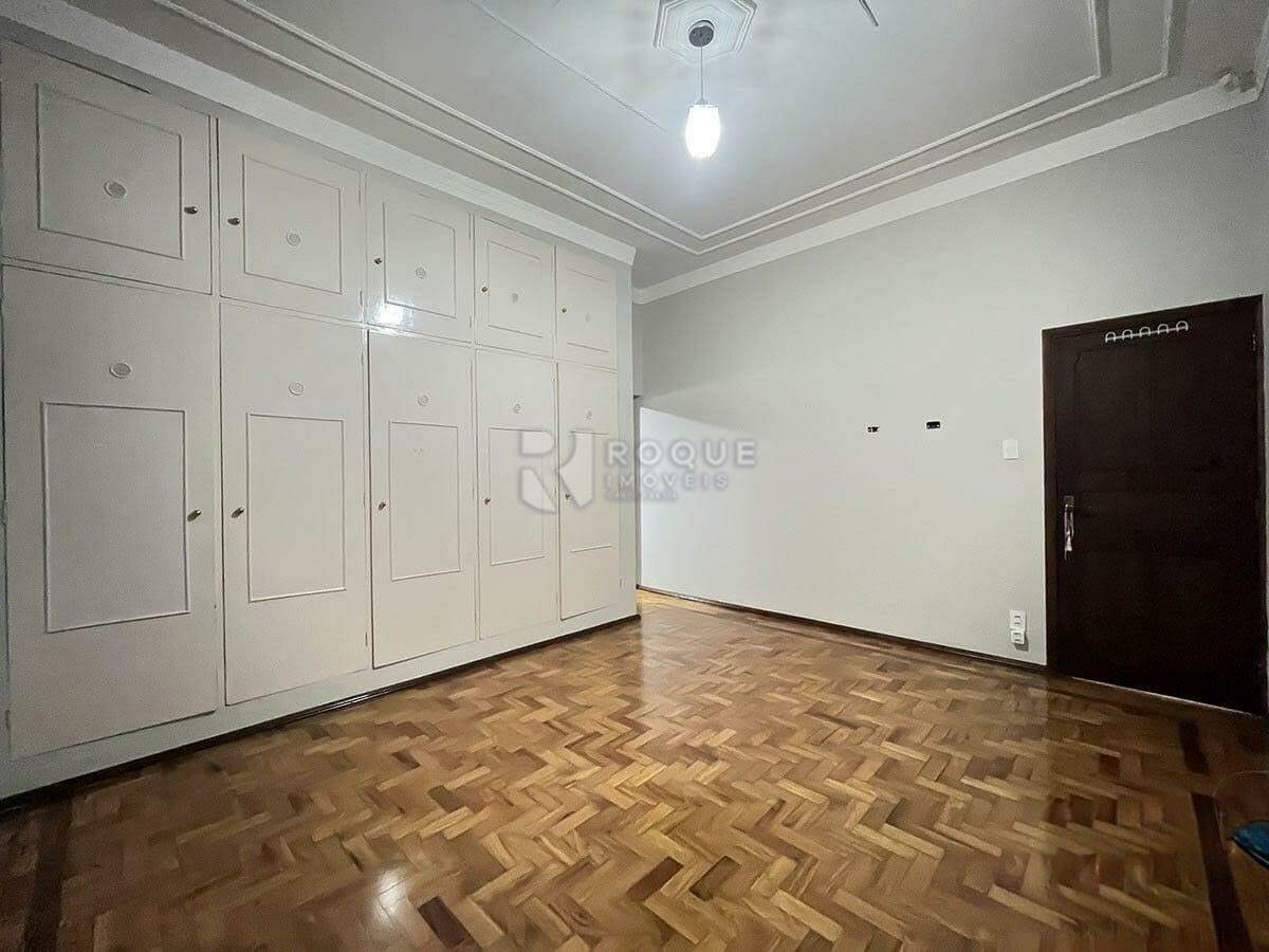 Casa Residencial para aluguel no bairro Centro: Dormitório 03 suíte