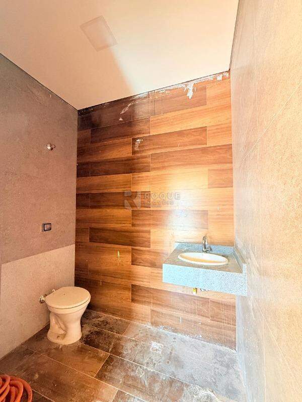 Salão para aluguel no bairro Jardim Residencial Dona Santina Paroli Peccinini: Wc