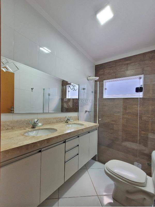 Casa em condomínio à venda no bairro Residencial Vermont: WC Suíte Master