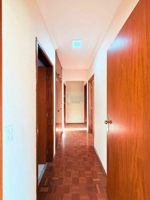 Apartamento à venda no bairro Centro: Hall Banheiro e Dormitório