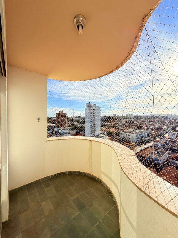 Apartamento à venda no bairro Centro: Sacada