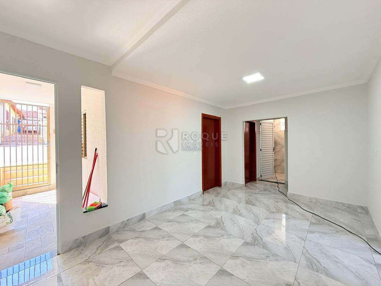 Casa Residencial para aluguel no bairro Jardim Cavinato: Sala