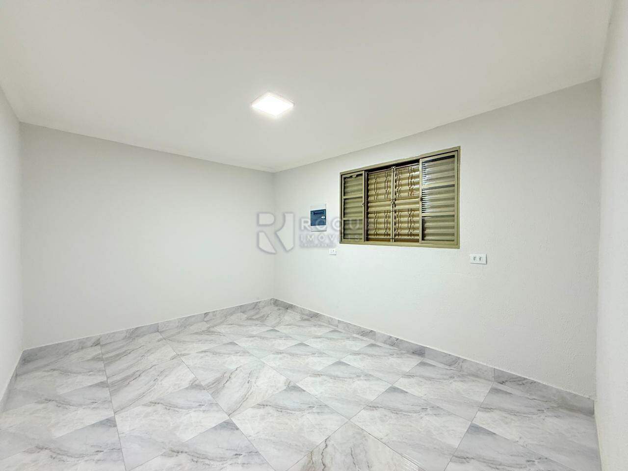 Casa Residencial para aluguel no bairro Jardim Cavinato: Dormitório 02