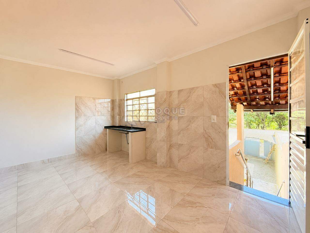 Casa Residencial para aluguel no bairro Jardim Cavinato: Cozinha