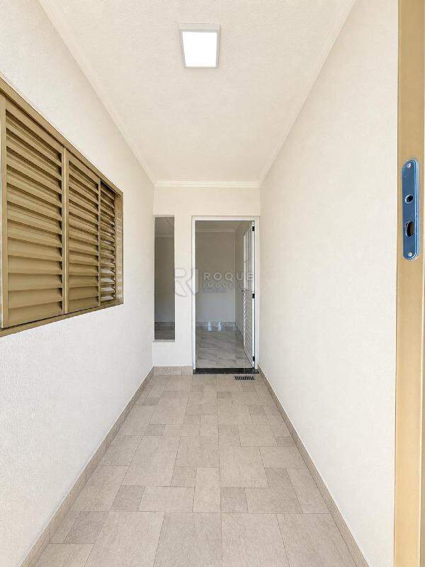 Casa Residencial para aluguel no bairro Jardim Cavinato: Hall