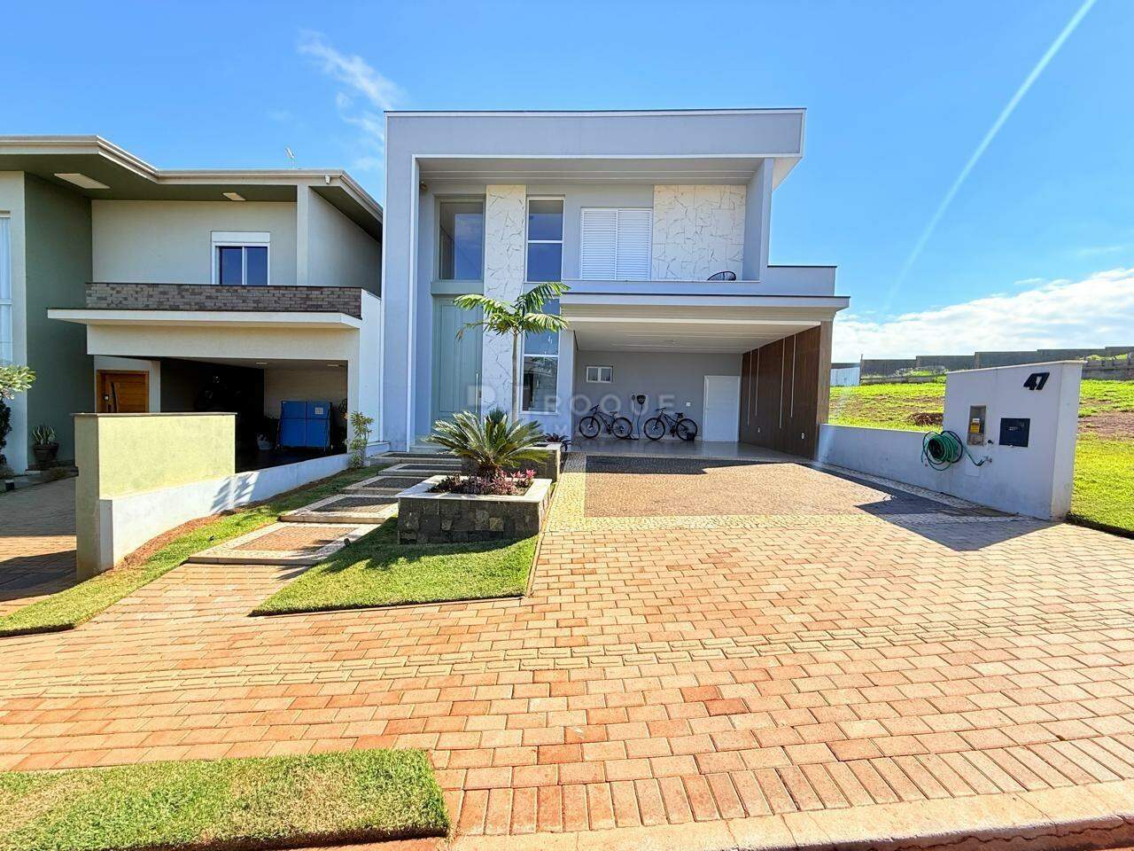 Casa em condomínio para aluguel no bairro Residenciais Fazenda Itapema: Fachada
