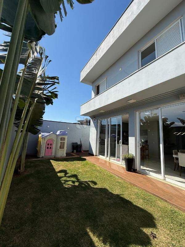Casa em condomínio para aluguel no bairro Residenciais Fazenda Itapema: Quintal
