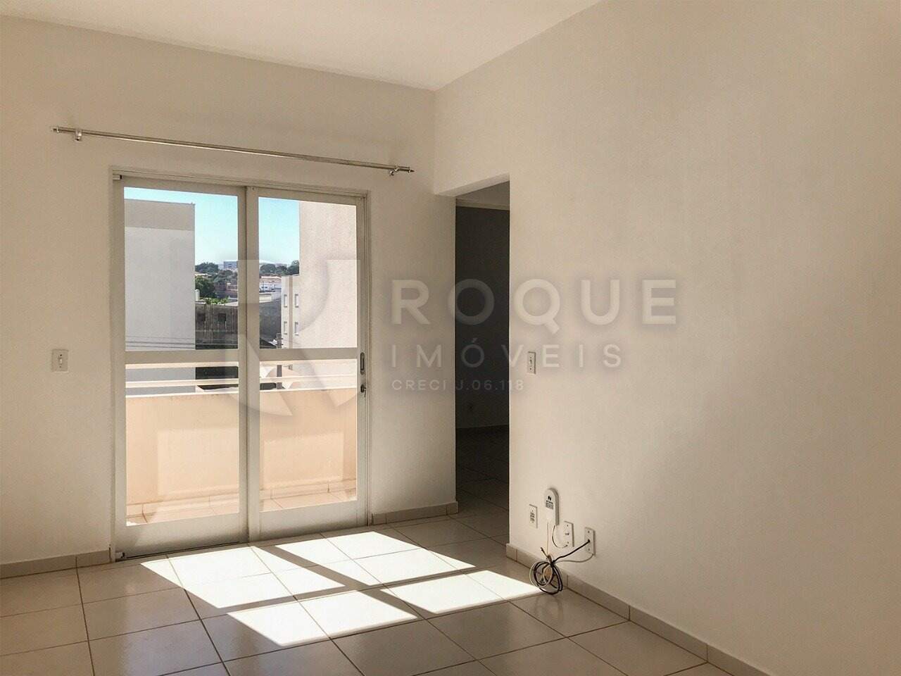Apartamento à venda no bairro Vila Queiroz: Sala 