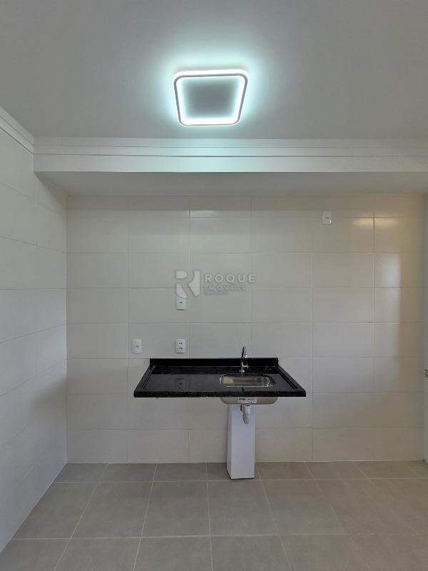 Apartamento à venda no bairro Jardim Santa Adélia: Cozinha