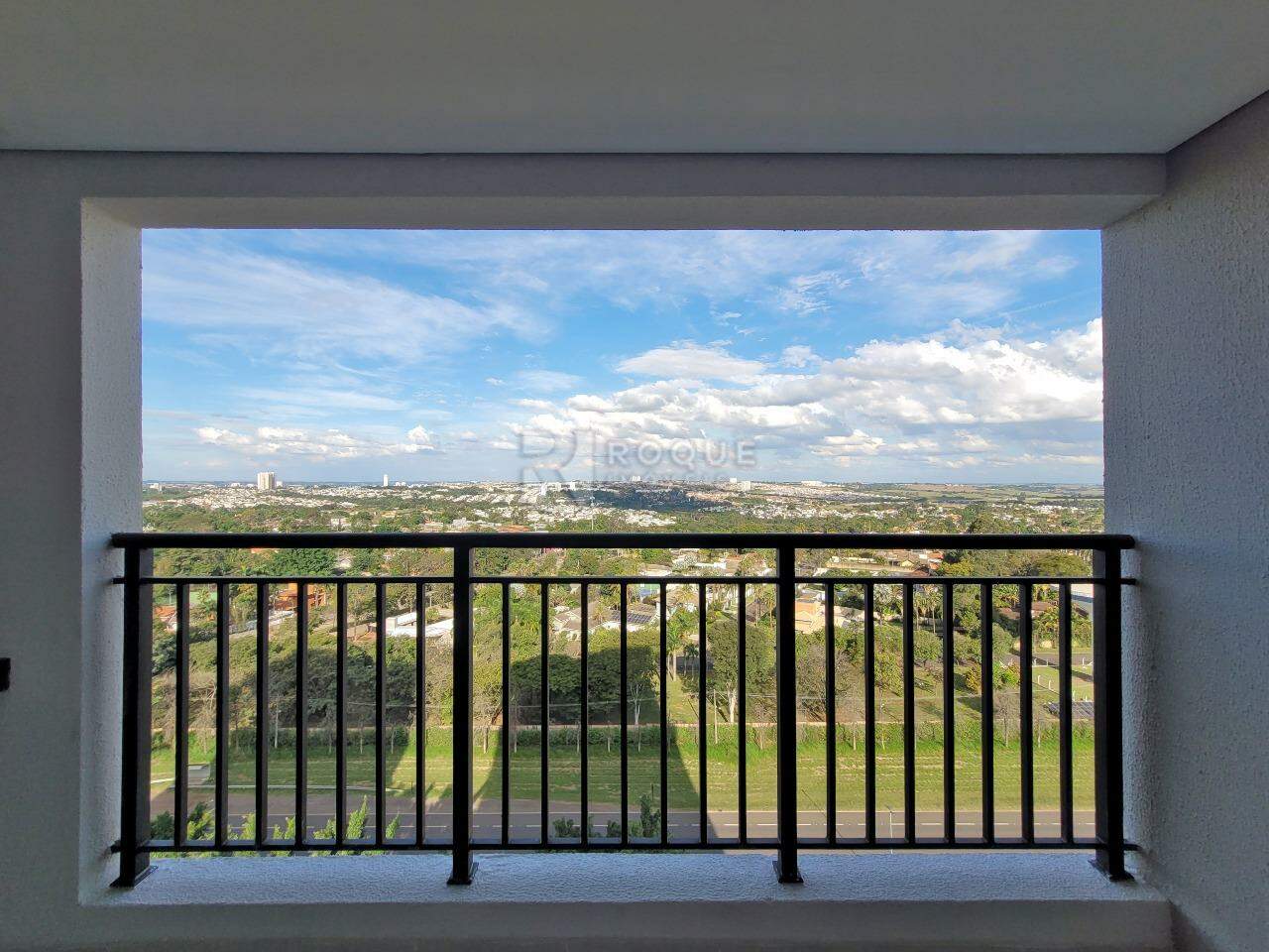 Apartamento à venda no bairro Jardim Santa Adélia: Sacada