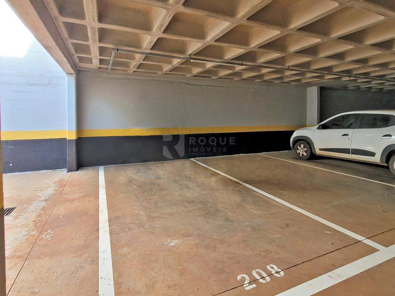Apartamento à venda no bairro Jardim Santa Adélia: Vaga de garagem