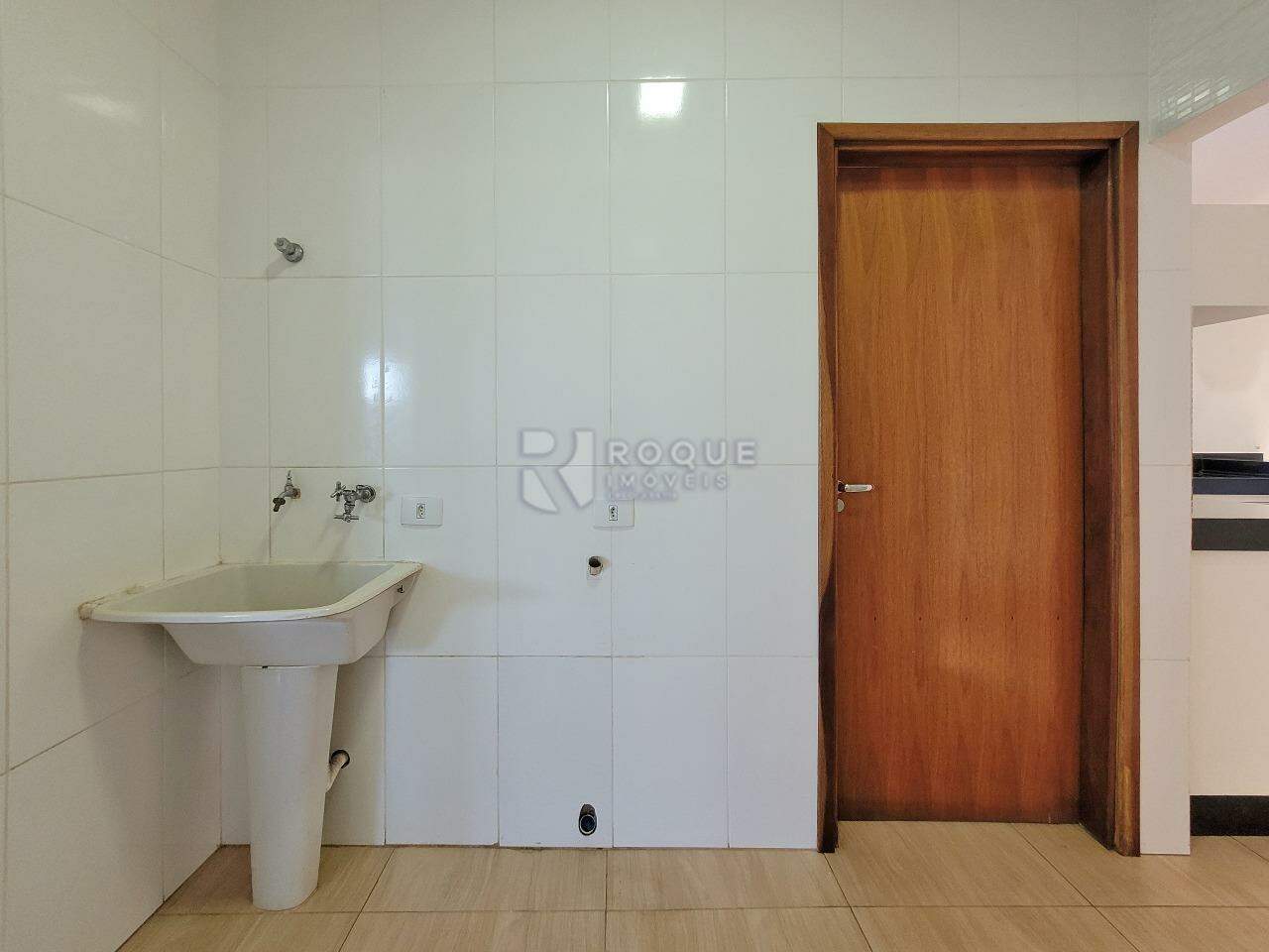 Casa em condomínio para aluguel no bairro Residencial Vermont: Área de serviço