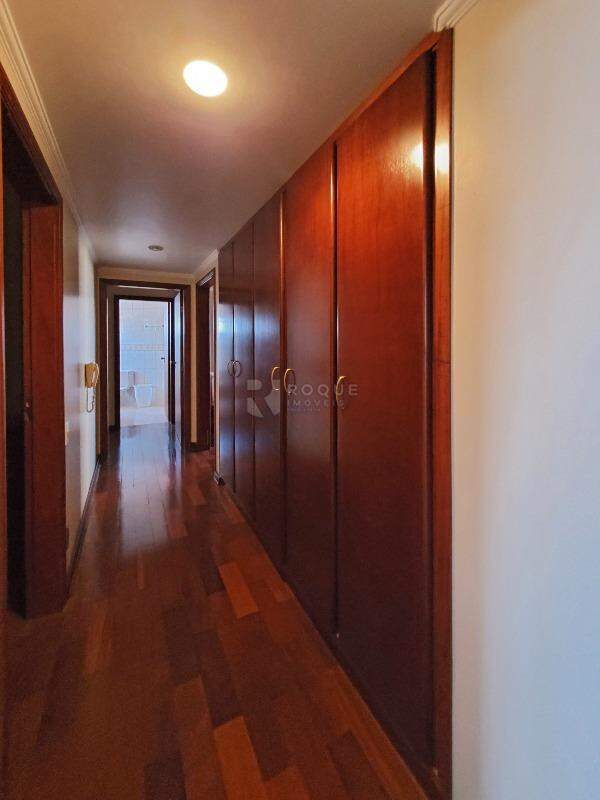 Apartamento para aluguel no bairro Centro: Hall dormitórios
