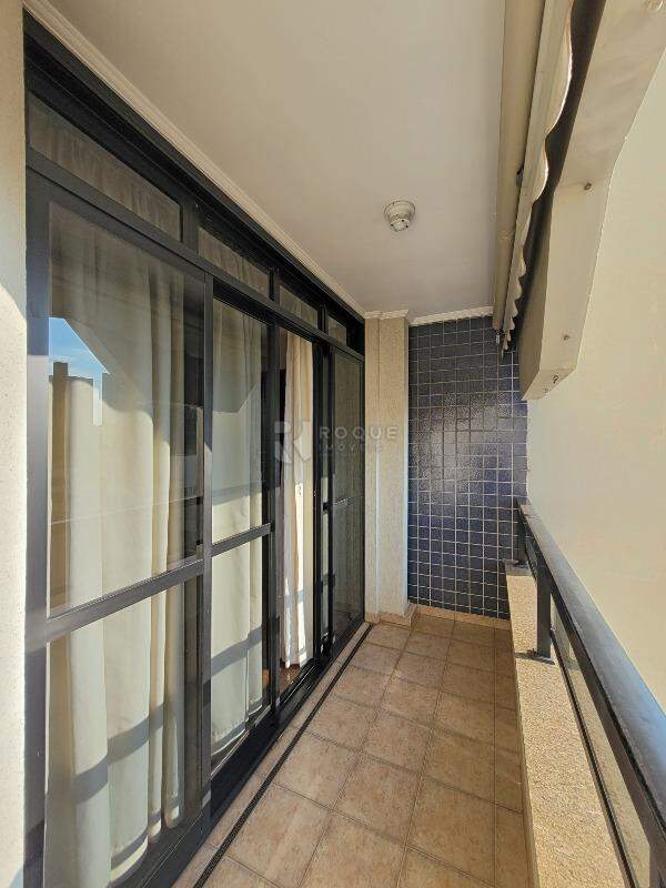 Apartamento para aluguel no bairro Centro: Sacada