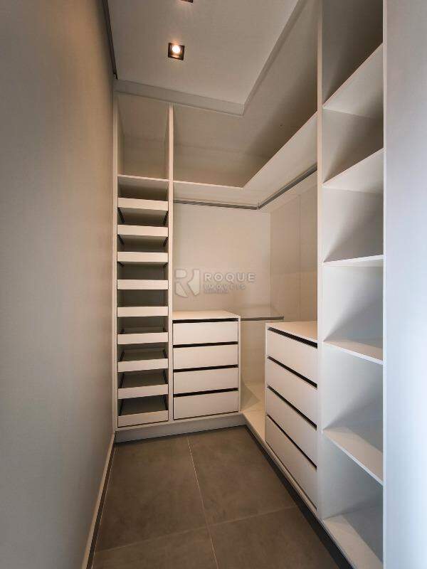 Casa em condomínio para aluguel no bairro Residenciais Fazenda Itapema: CLOSET SUÍTE