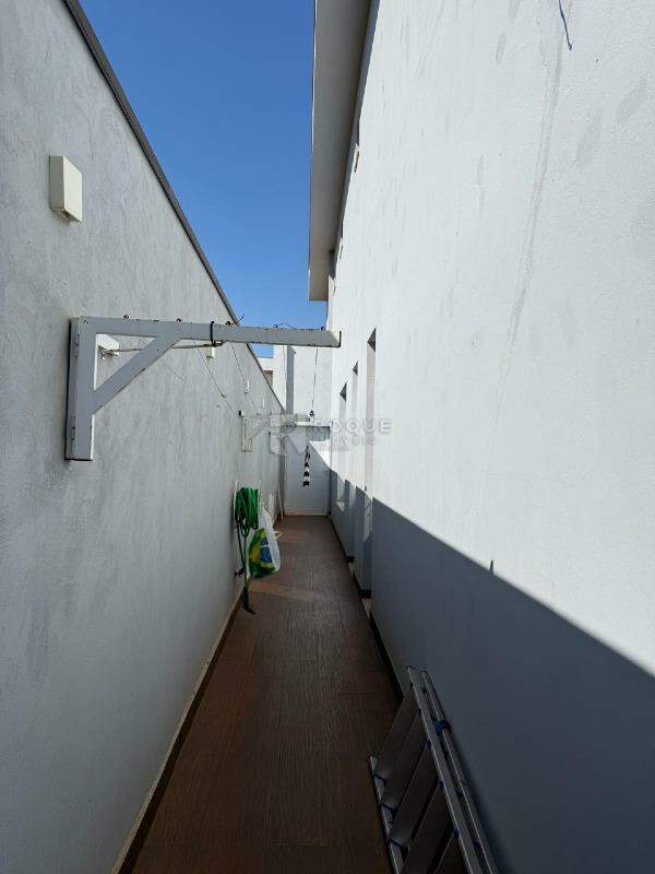 Casa em condomínio à venda no bairro Residenciais Fazenda Itapema: Corredor Externo