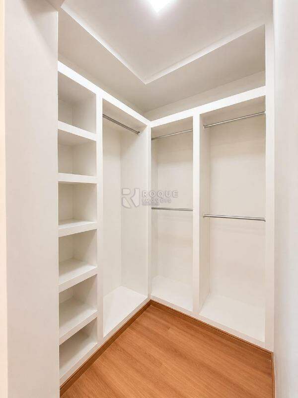 Casa em condomínio à venda no bairro Residenciais Fazenda Itapema: Closet 02 Suíte