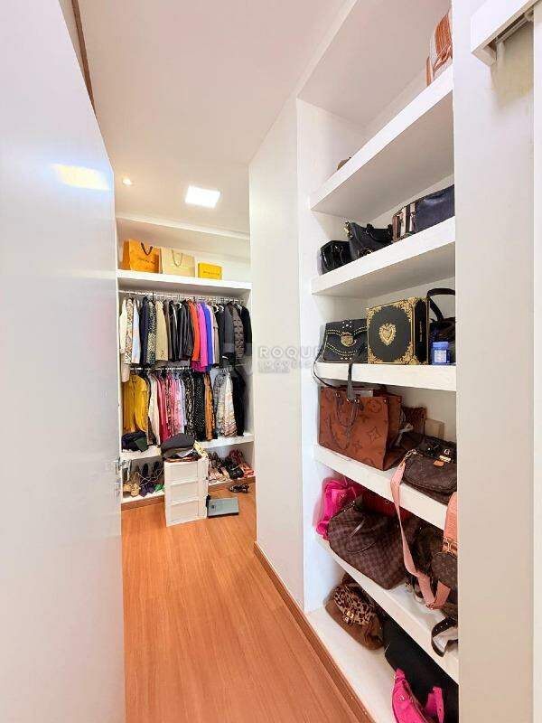 Casa em condomínio à venda no bairro Residenciais Fazenda Itapema: Closet Suíte 01