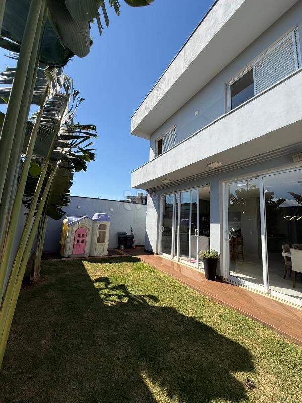 Casa em condomínio à venda no bairro Residenciais Fazenda Itapema: Quintal