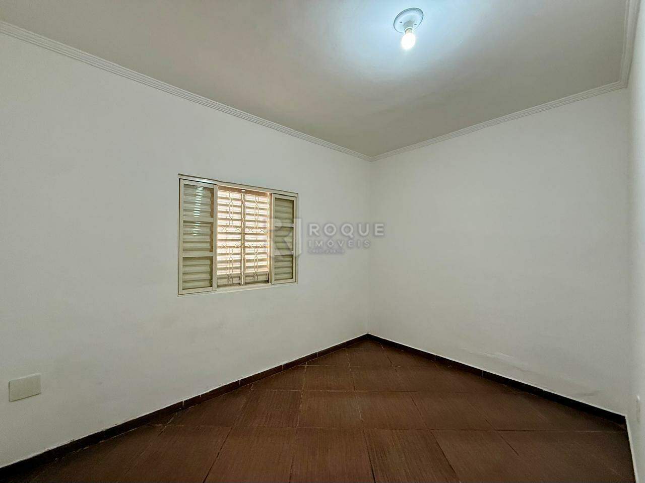 Casa Residencial para aluguel no bairro Jardim Ouro Verde: Dormitório 01
