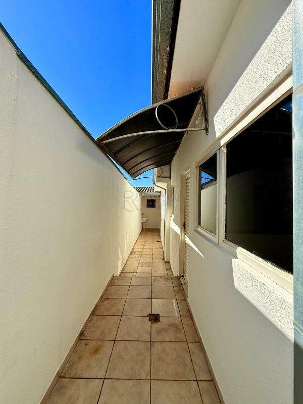 Casa Residencial para aluguel no bairro Jardim Ouro Verde: Corredor