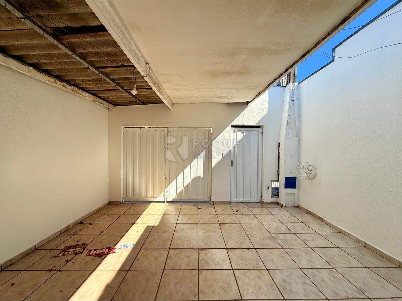Casa Residencial para aluguel no bairro Jardim Ouro Verde: Garagem