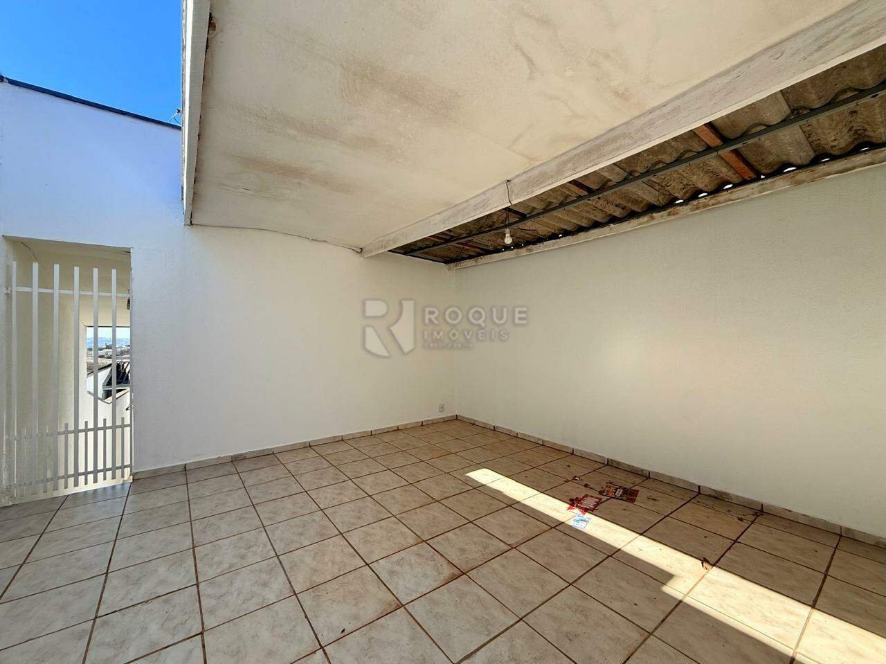 Casa Residencial para aluguel no bairro Jardim Ouro Verde: Garagem