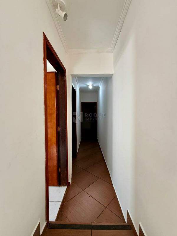 Casa Residencial para aluguel no bairro Jardim Ouro Verde: Corredor