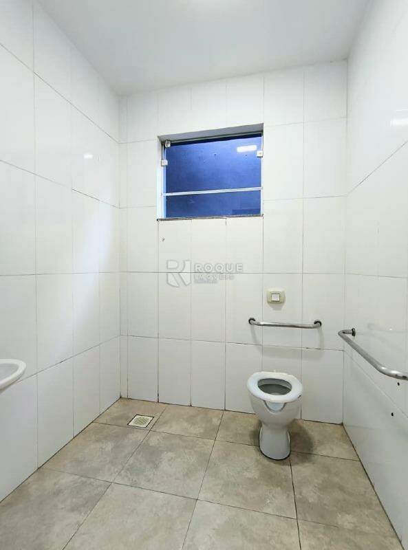 Barracão/Galpão para aluguel no bairro Jardim Glória: Wc social 
