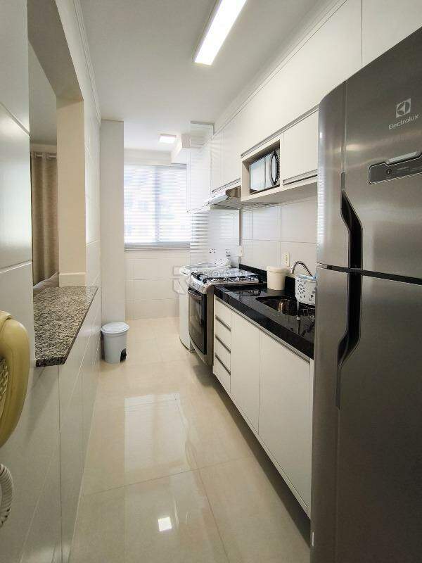 Apartamento à venda no bairro Vila Camargo: COZINHA