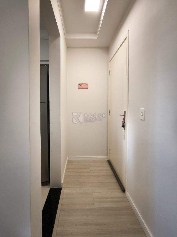 Apartamento à venda no bairro Vila Camargo: HALL DE ENTRADA