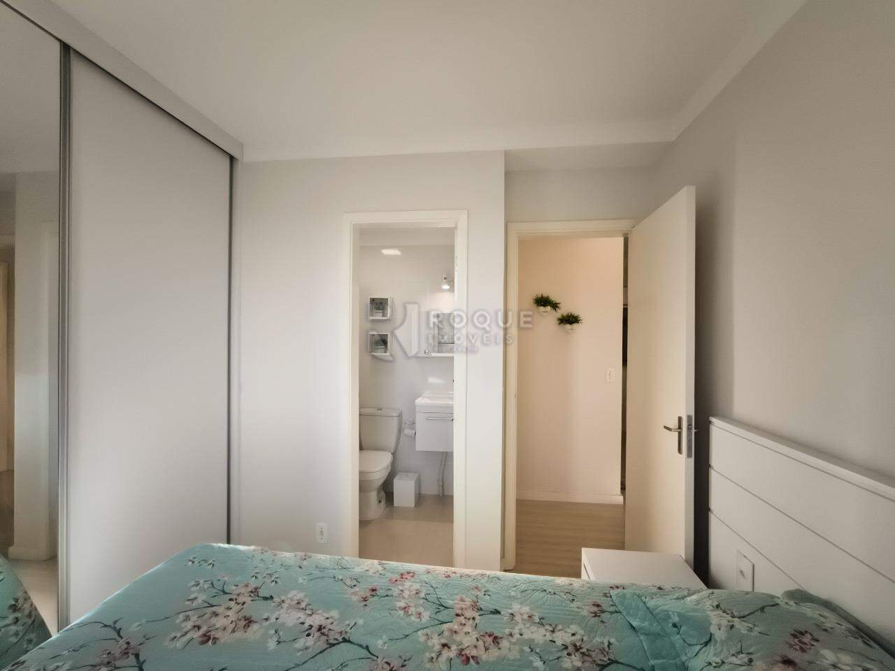 Apartamento à venda no bairro Vila Camargo: SUÍTE