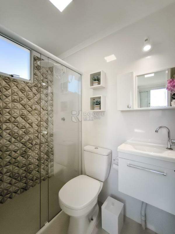 Apartamento à venda no bairro Vila Camargo: WC SUÍTE