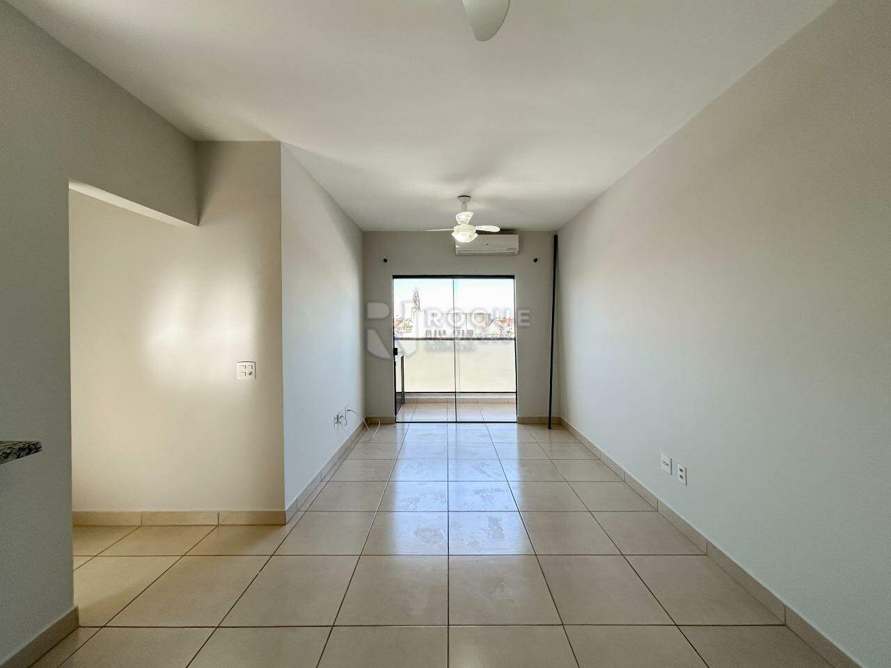 Apartamento para aluguel no bairro Jardim Ouro Verde: Sala 
