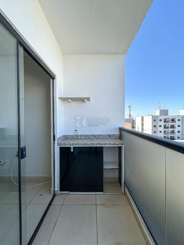 Apartamento para aluguel no bairro Jardim Ouro Verde: Sacada 