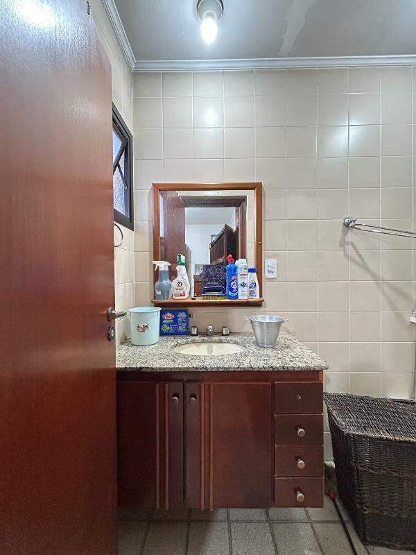 Apartamento para aluguel no bairro Centro: WC Suíte