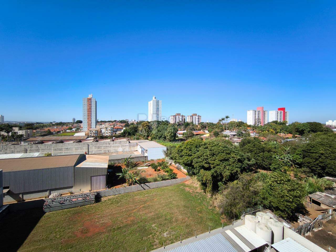 Apartamento à venda no bairro Chácaras Antonieta: VISTA PARCIAL