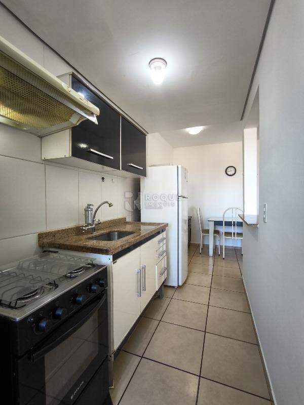 Apartamento à venda no bairro Chácaras Antonieta: COZINHA