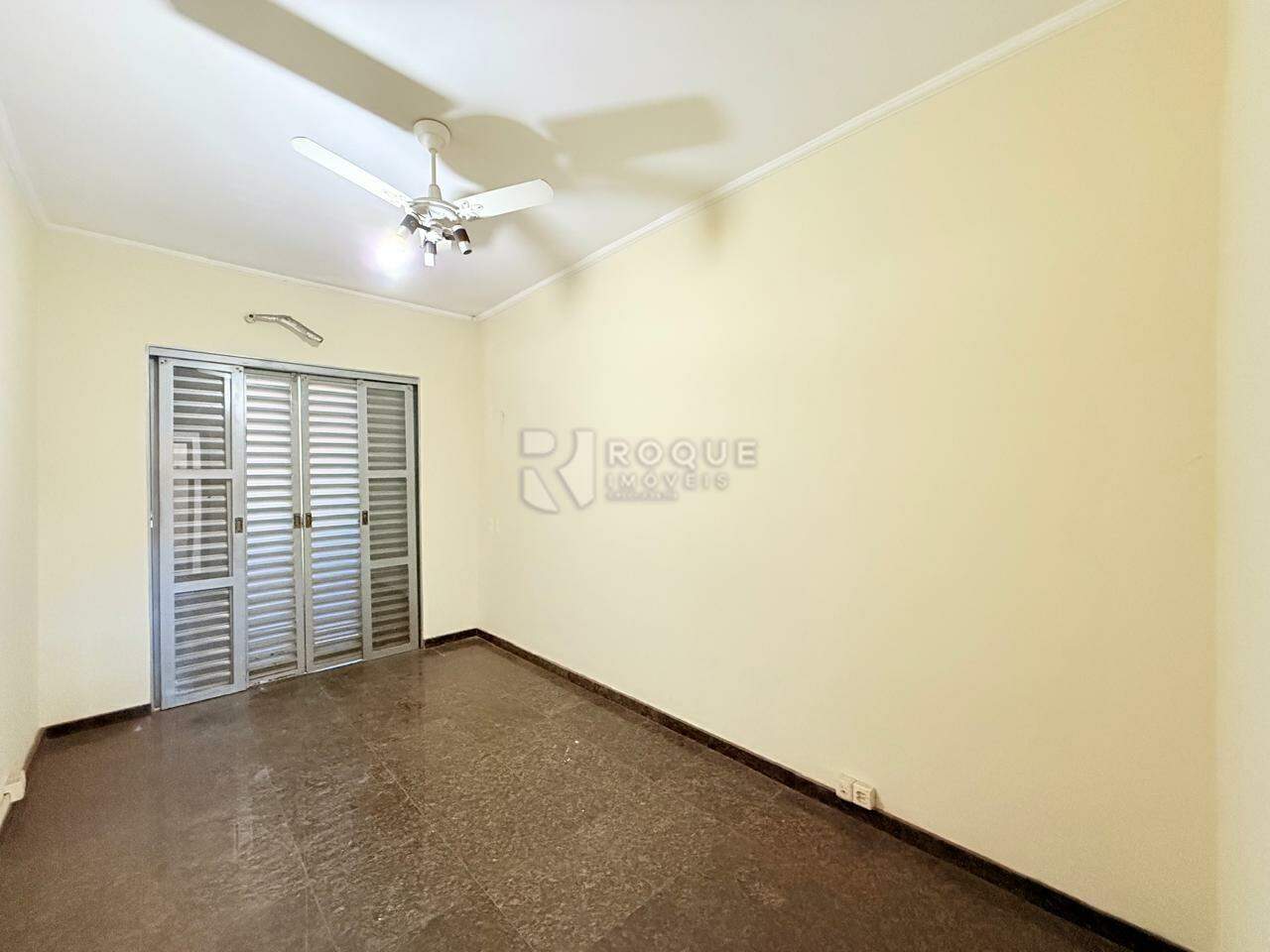Casa Residencial para aluguel no bairro Centro: Dormitório 02