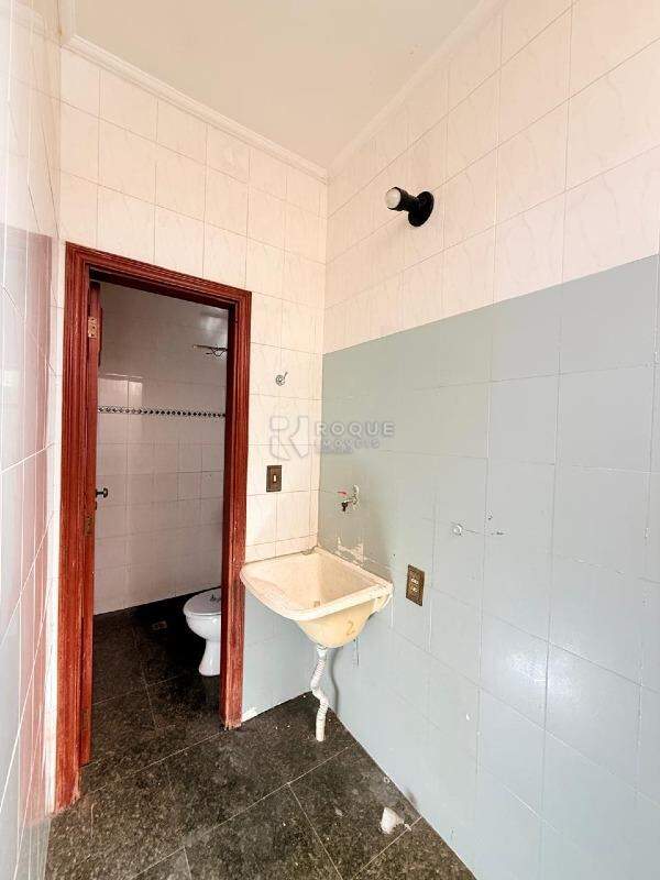 Casa Residencial para aluguel no bairro Centro: Lavanderia